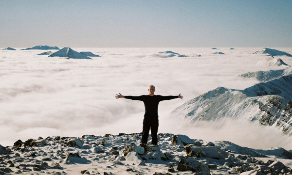 -6C below, +10C up top. T-shirt weather at 1177m in February – Grey Corries
