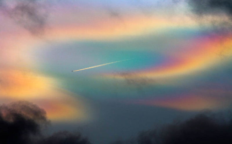 An airliner below the beauty